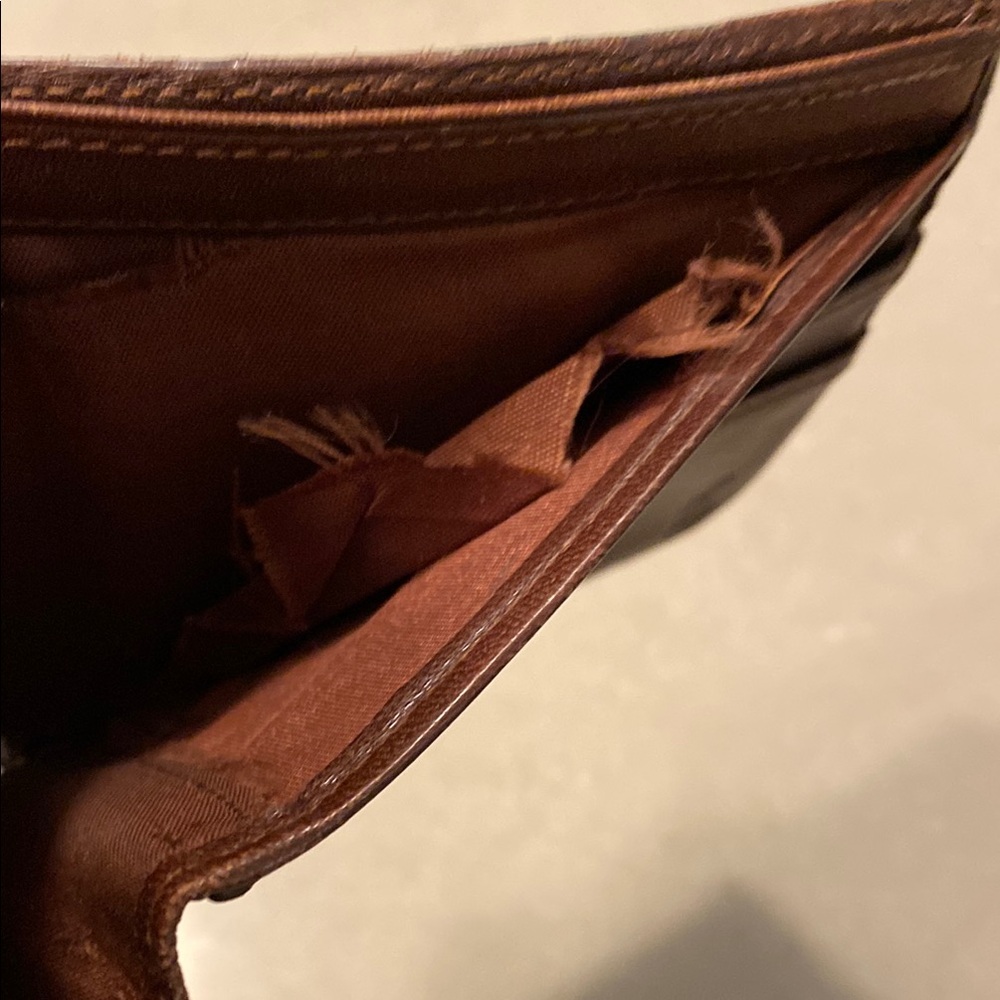 Classic Green and Brown Leather Wallet - Picture 4 of 5